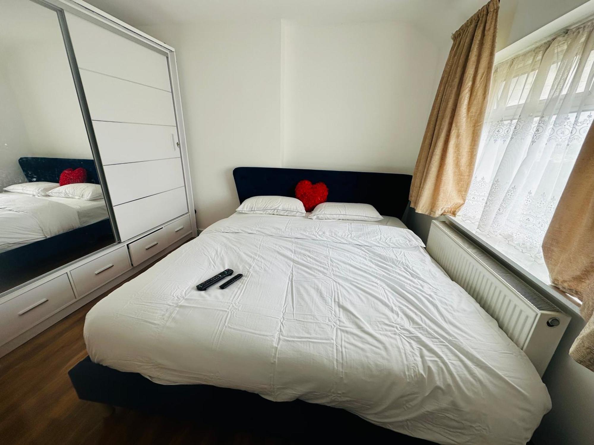 Beautiful Home In London With Easy Access To Central London Sutton  Exterior foto