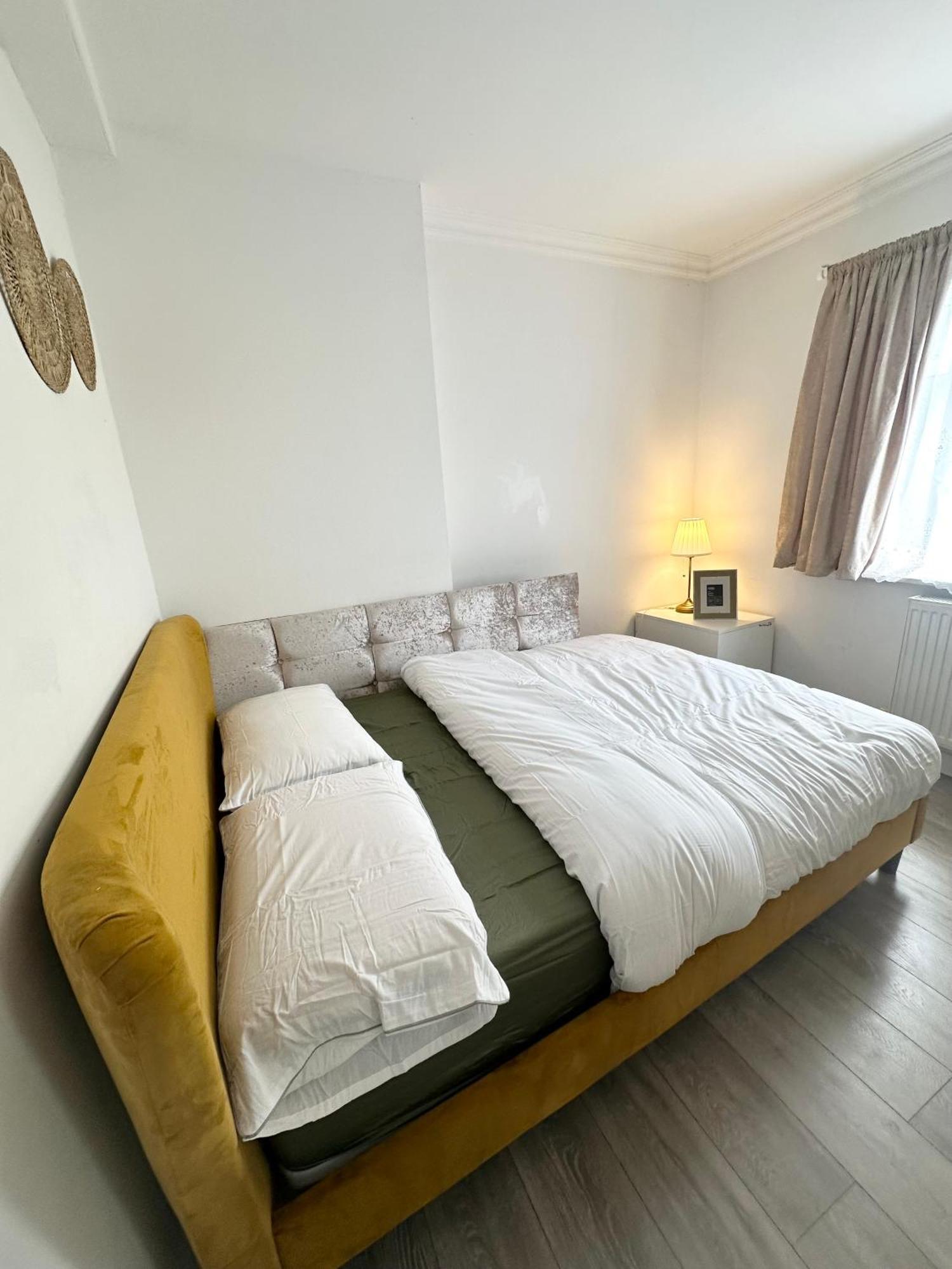 Beautiful Home In London With Easy Access To Central London Sutton  Exterior foto