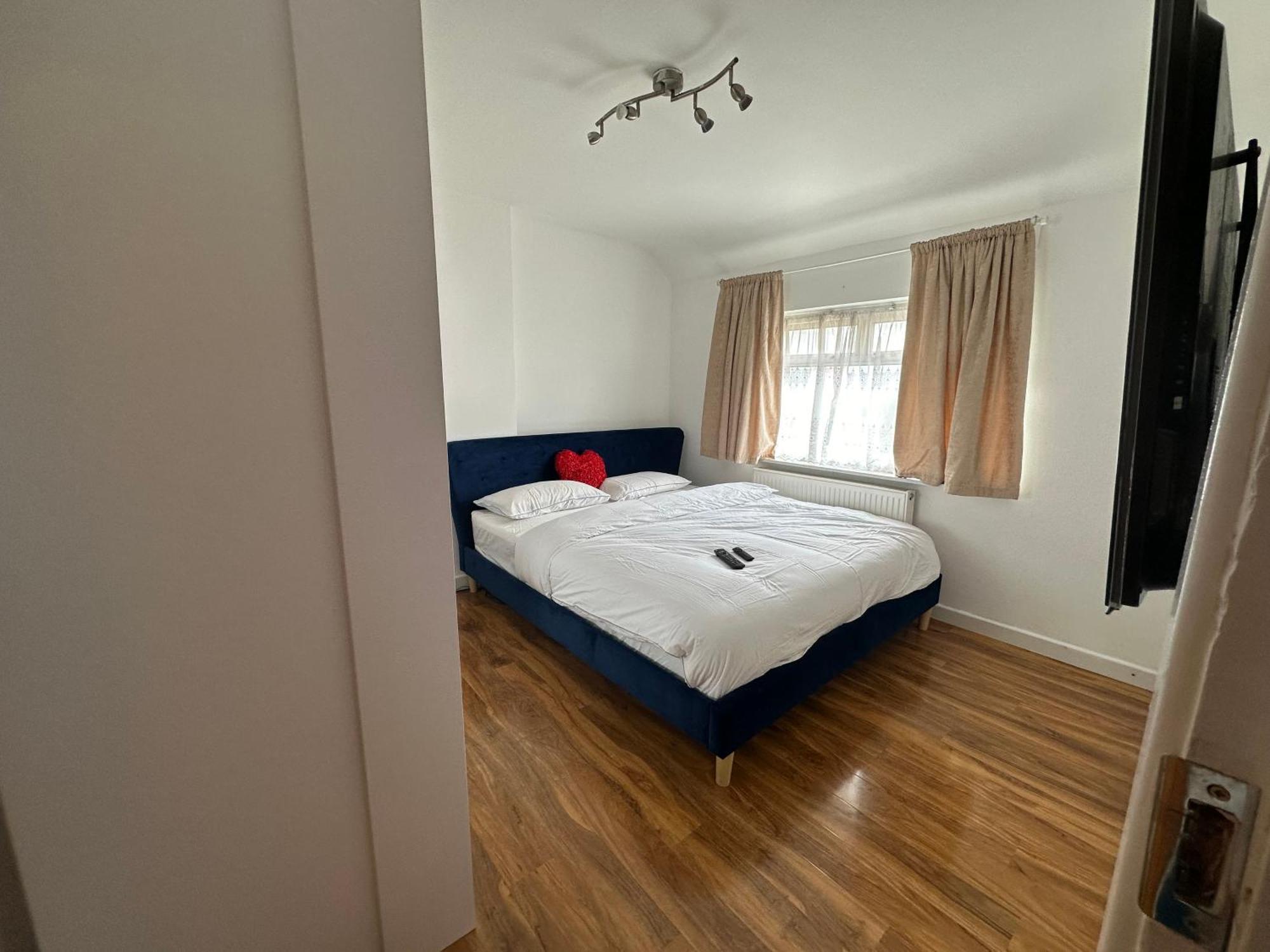 Beautiful Home In London With Easy Access To Central London Sutton  Exterior foto