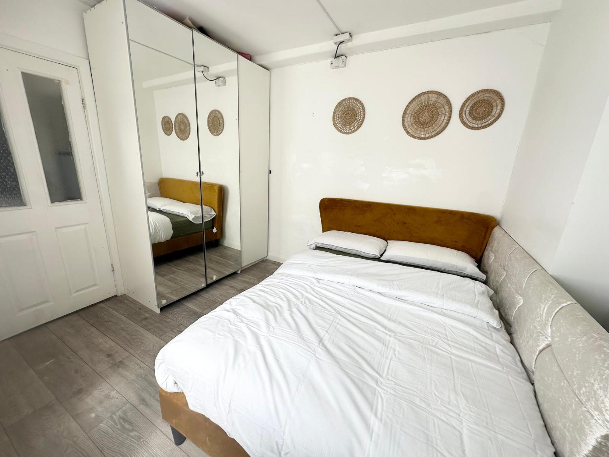 Beautiful Home In London With Easy Access To Central London Sutton  Exterior foto