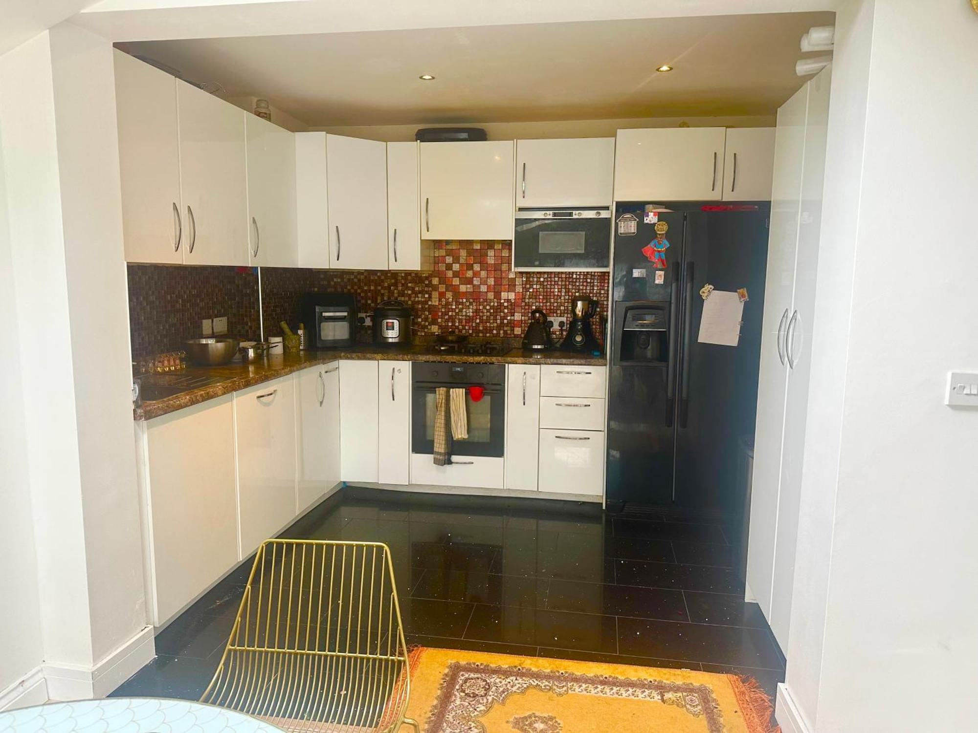 Beautiful Home In London With Easy Access To Central London Sutton  Exterior foto