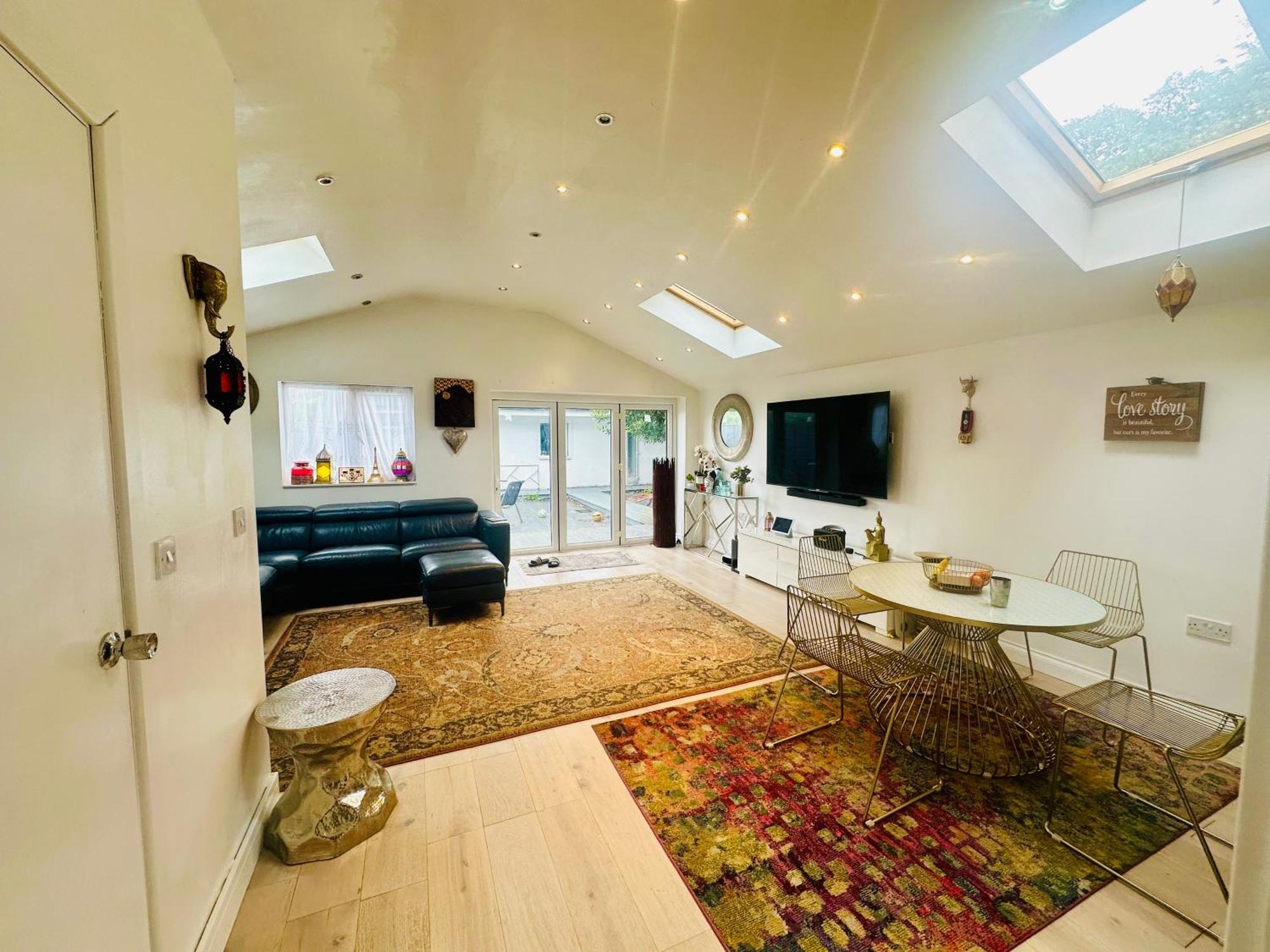 Beautiful Home In London With Easy Access To Central London Sutton  Exterior foto