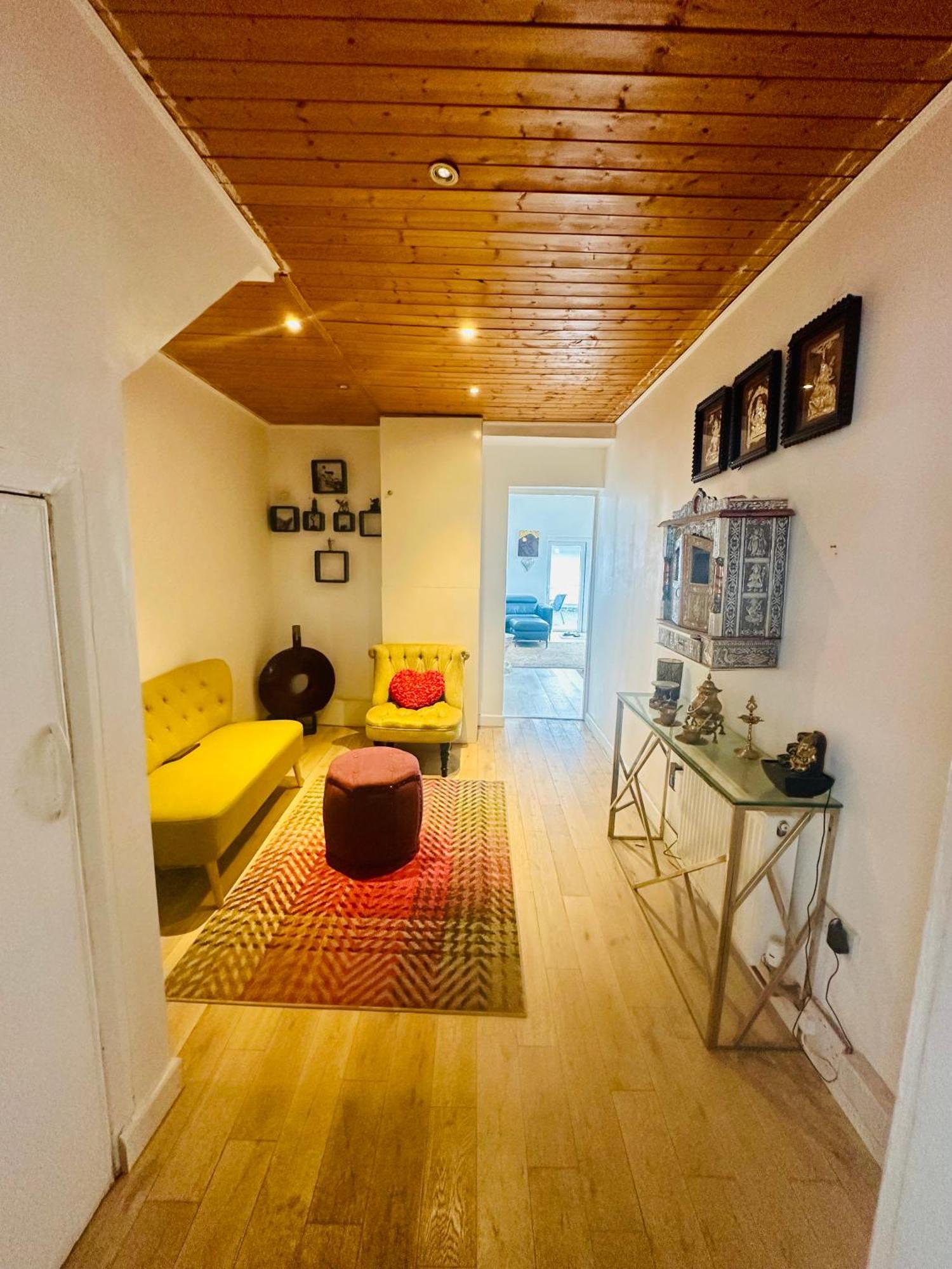 Beautiful Home In London With Easy Access To Central London Sutton  Exterior foto